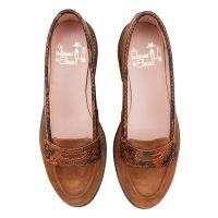 mocasin en serraje color cuero y antifaz en piel boa mismos tonos con plataforma