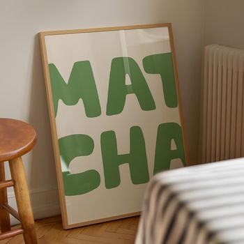 Cuadro verde matcha, marco premium chapado en roble, 50x70 cm