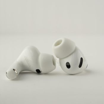 Comply TrueGrip MAX | Almohadillas de Espuma viscoelástica Premium de Repuesto para Apple AirPods Pro (3 generación) | Tecnología SmartSkin™ | Excelente Aislamiento del Ruido | Blanco, S/M/L, 3 Pares