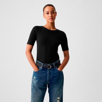 GAP Camiseta moderna con cuello redondo 540635-291