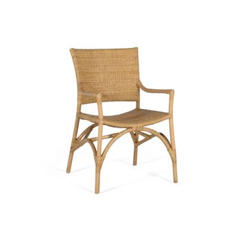 Set de dos sillas fabricadas en rattan y estructura de bambú