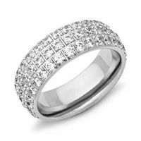 anillo de acero inoxidable completamente engastado con circonitas