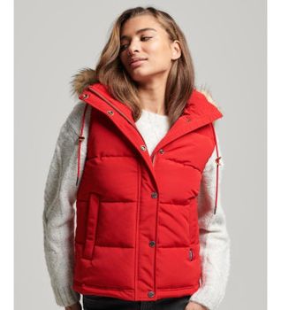Superdry para mujer. W5011551A Chaleco acolchado de pelo sintético Everest rojo (XS), Casual, Poliéster