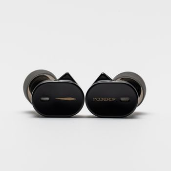 MOONDROP CHU III: auriculares intrauditivos con diafragma compuesto de aleación de aluminio y magnesio y transductor dinámico, con conector estéreo de 3,5 mm.