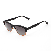 gafas de sol hawkers burgundy pink - dark new classic