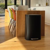 cubo de basura de cocina de pedal negro  50l