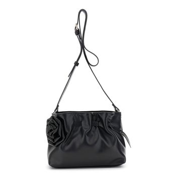 bandolera suave con pliegues efecto napa y aplique a juego. black