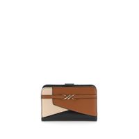 cartera efecto piel con elaboracion patchwork multicolor