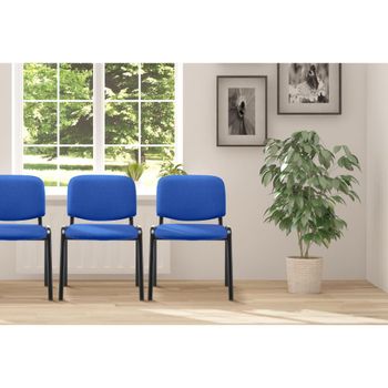 Silla con patas de metal y asiento en tela azul