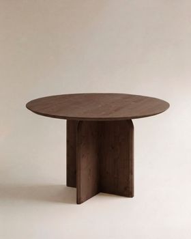 Mesa de comedor redonda de madera maciza en tono nogal de 110x75,2cm