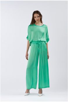 pantalones modelo palazzo de satén mint