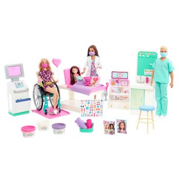 Barbie Care Facility con 4 muñecas set medico ,  con 2 muñecas  Barbie, 1muñeco  Ken y 1muñeca  Chelsea con accesorios de hospital Mattel HKB02