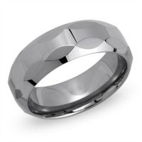 anillo de tungsteno facetado robusto grabado con laser