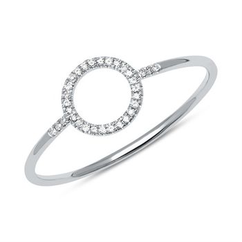 Anillo circular en oro blanco de 14 quilates con engaste de diamantes