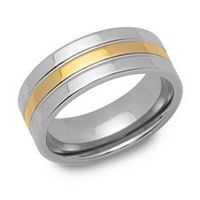anillo de tungsteno con superficie chapada en oro