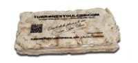 turron de alicante artesano dividido en 2 tabletas mas comodo